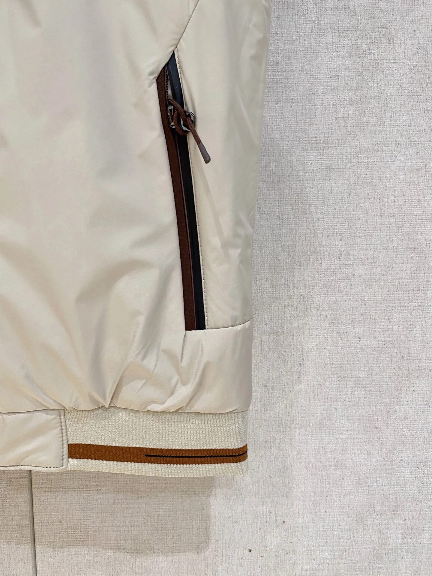Zegna ： ， ， ， ； ， ， ， ， Classic 。 ： ， ， ， ； ， ； ， ， 。 ： ， ， ； ， ， T 、 、 ； ， ， ， 。 ： 、 、 ， ， Versatile 。 ： Cream White/Khaki/ /Black（ Gray ） Sizes：M-4XL